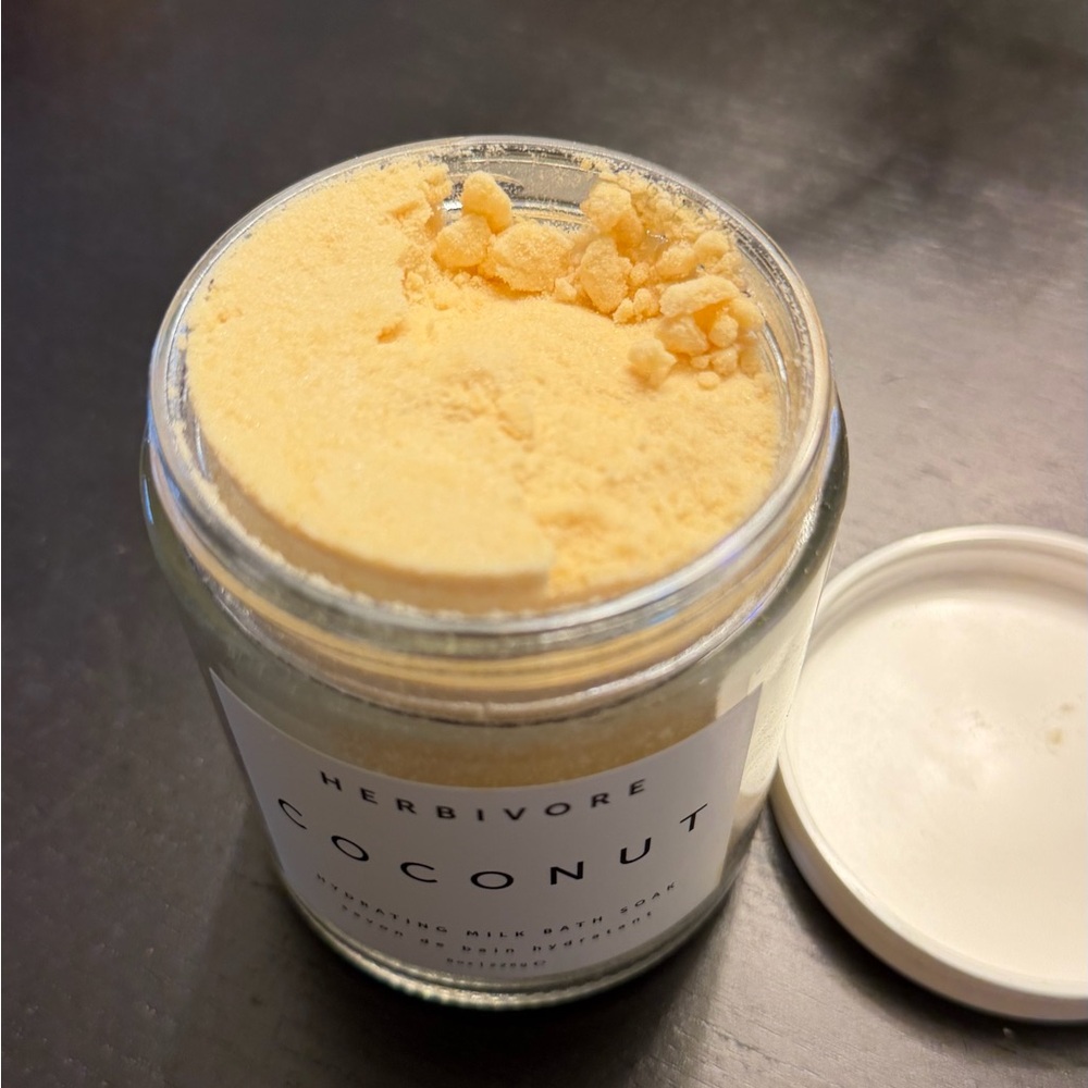 Herbivore Botanicals Coconut Hydrating Milk Bath Soak - Cream - Picture 4 of 7
